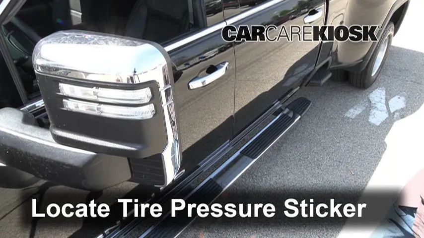 2021 GMC Sierra 3500 HD Denali 6.6L V8 Turbo Diesel Pneus et roues Vérifier la pression des pneus